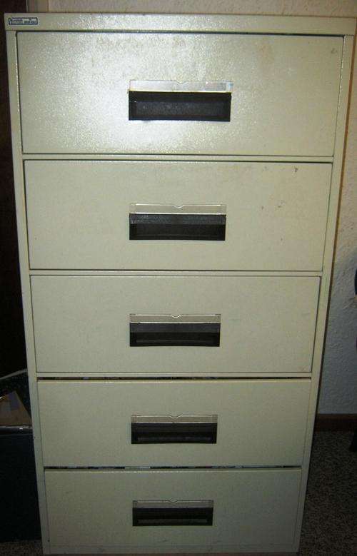 HEAVY FIVE FILING DRAWER CABINET IN GOOD  CONDITION! HAVE A LOOK!