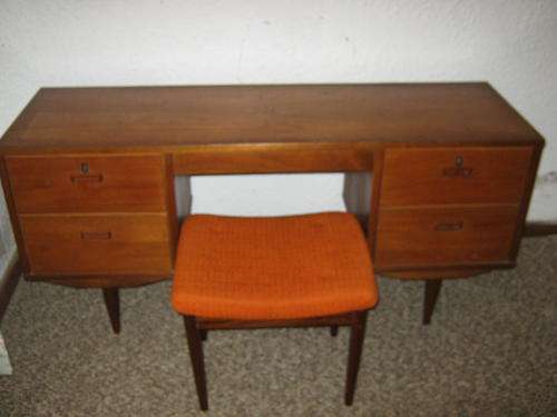 VINTAGE DRESSOR IN GOOD CONDITION CONDITION! HAVE A LOOK!