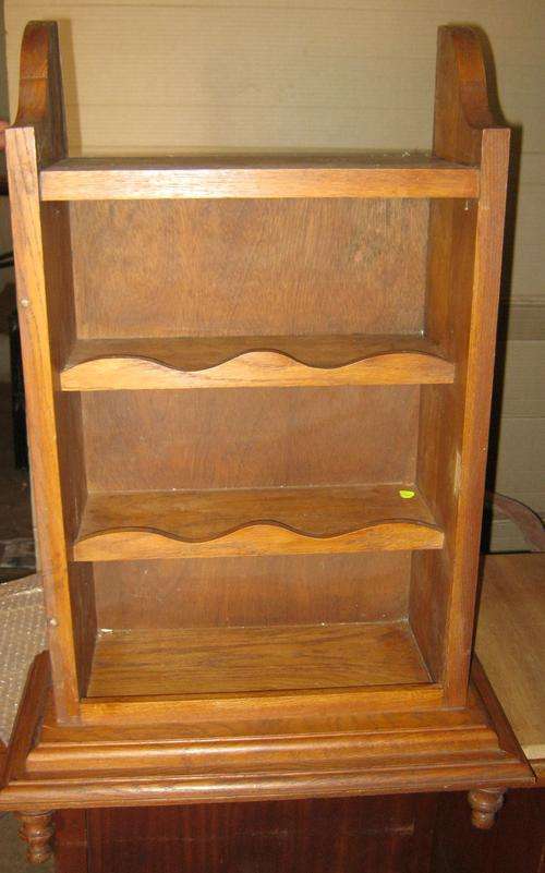 VINTAGE SHELVE IN GOOD CONDITION CONDITION! HAVE A LOOK!