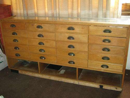 OLD SHOP CABINET WITH LOT OF DRAWERS  IN NEED OF TLC HAVE A LOOK!!!!!
