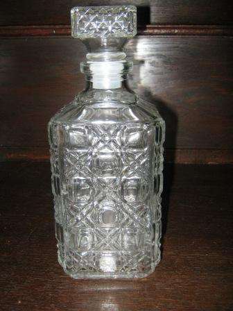 THICK CUT GLASS DECANTER NO CHIPS OR CRACKS ~  HAVE A LOOK!!!