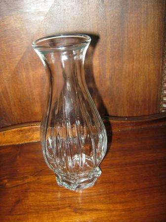 BEAUTIFUL GLASS VASE  (B)~  NO CHIPS OR CRACKS ~HAVE A LOOK!!!!!!!!!!!