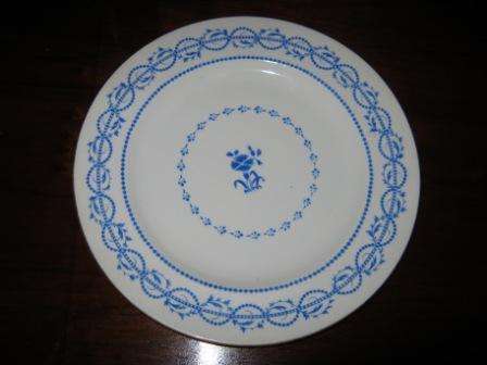 BEAUTIFUL BLUE AND WHITE PLATE ~NO CHIPS OR CRACKS~HAVE A LOOK!!!!!!!!