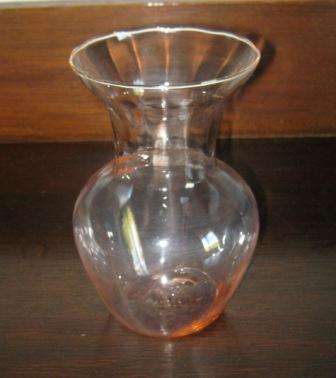 BEAUTIFUL PEACH COLOURED VASE~NO CHIPS OR CRACKS ~  HAVE A LOOK!!!