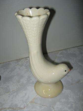 CERAMIC VASE/ORNAMENT IN GOOD CONDITION ~  HAVE A LOOK!!!