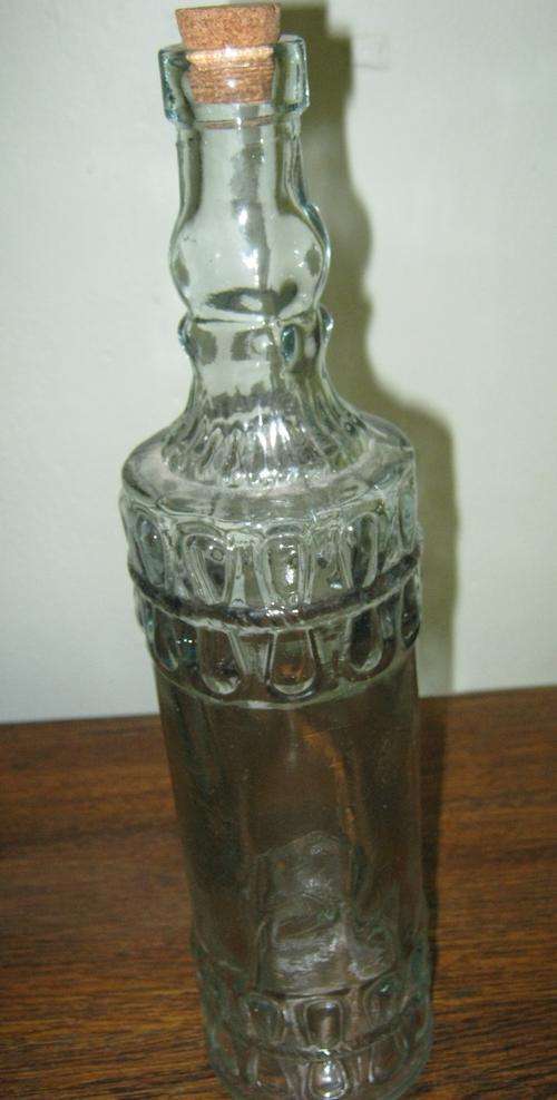 BEAUTIFUL GLASS BOTTLE ~ NO CHIPS OR CRACKS~HAVE A LOOK!!!!!!!!