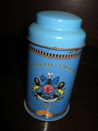 VINTAGE LOOKING  JACKSONS PICADILLY TEA TIN~ IN GOOD CONDITION ~ HAVE A LOOK!!