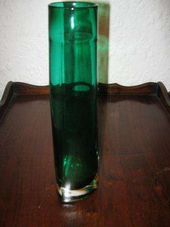 VINTAGE TALL EMERALD GREEN VASE~  NO CHIPS OR CRACKS ~  HAVE A LOOK!!!