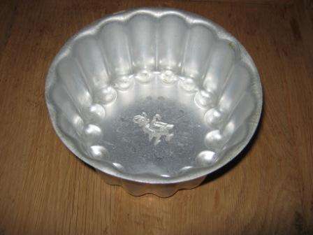 METAL JELLY MOULD ~ IN GOOD CONDITION ~  HAVE A LOOK!!!