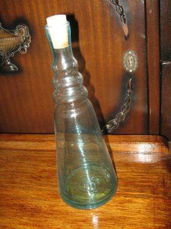 GLASS DECANTER IN GOOD CONDITION~NO CHIPS OR CRACKS ~  HAVE A LOOK!!!