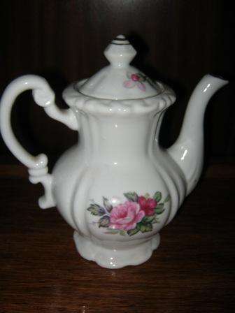BEAUTIFUL  TEA POT WITH  FLORAL DESIGN NO CHIPS OR CRACKS~  HAVE A LOOK!!!