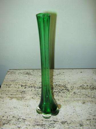 GREEN VASE  ~  NO CHIPS OR CRACKS ~  HAVE A LOOK!!!