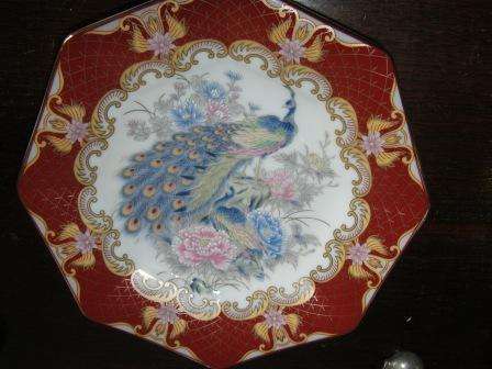 BEAUTIFUL  WALL PLATE WITH PEACOCK DESIGN ~NO CHIPS OR CRACKS ~ HAVE A LOOK!!!