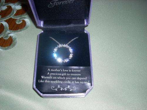** NO TRICKS - JUST TREATS ** Diamond ZrO2 'MOM FOREVER' Pendant / Necklace