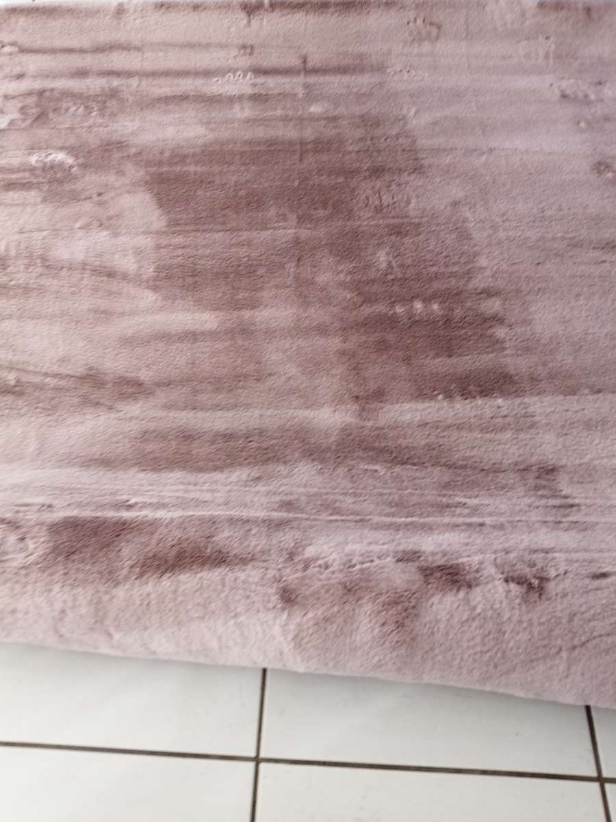 Beautiful , Vibrant , Modern , Premium Soft Faux Fur Rug