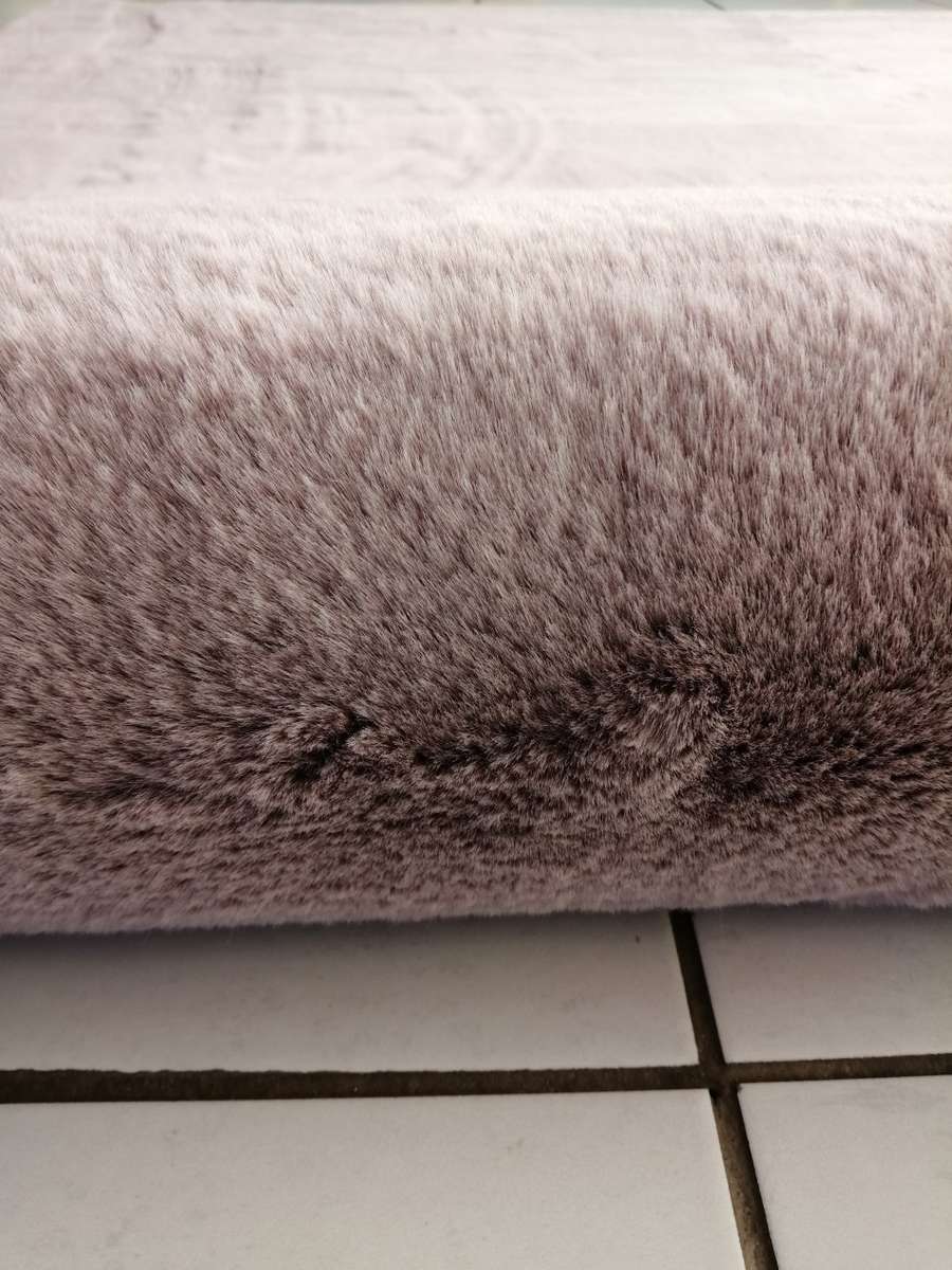 Beautiful , Vibrant , Modern , Premium Soft Faux Fur Rug