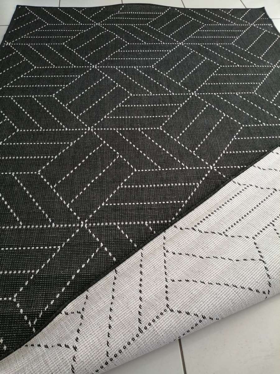 Gorgeous Exception Quality Indoor & Outdoor Rug