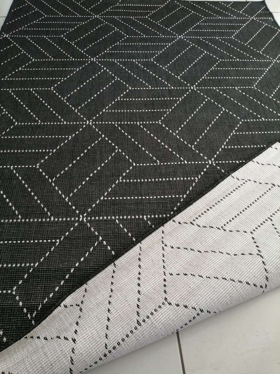 Gorgeous Exception Quality Indoor & Outdoor Rug