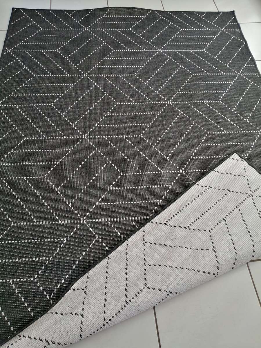 Gorgeous Exception Quality Indoor & Outdoor Rug