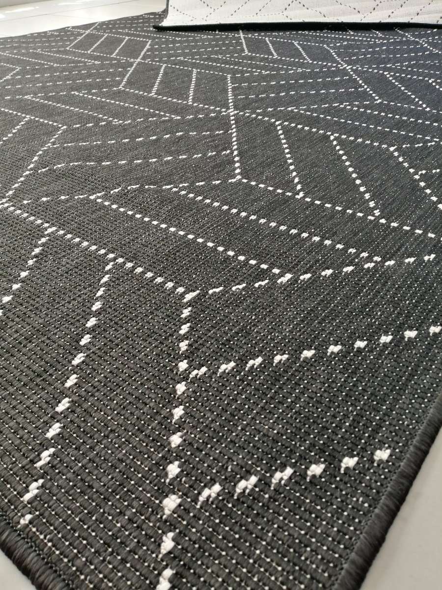 Gorgeous Exception Quality Indoor & Outdoor Rug