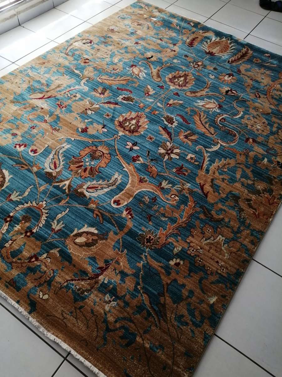 Beautiful , Vibrant , Modern , Excellent Quality Turkish Rug