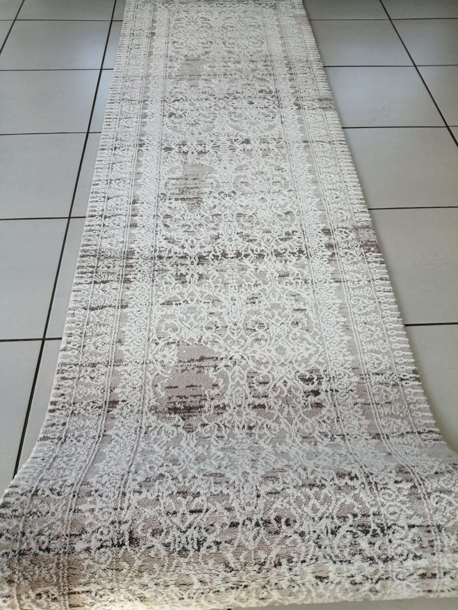 Gorgeous Stunning Premium Runner - 80  X 3M