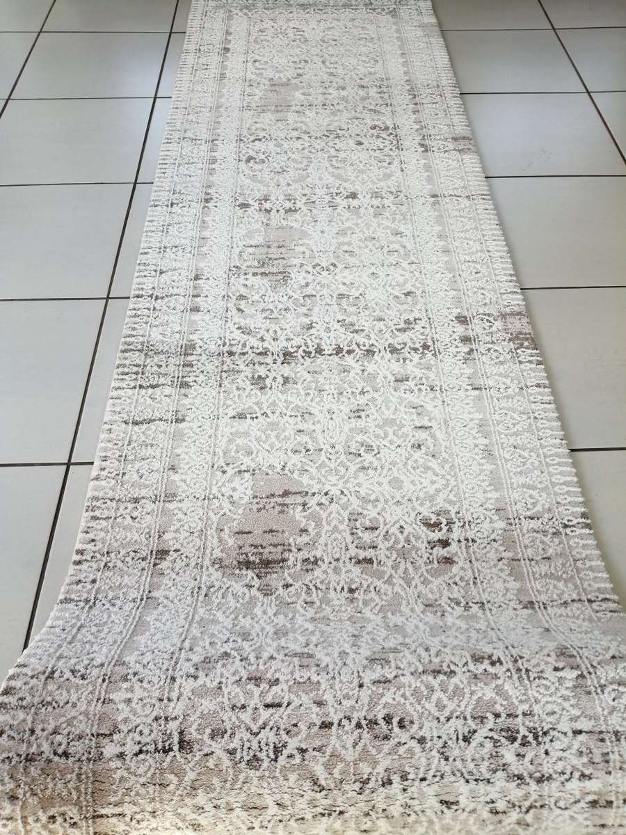 Gorgeous Stunning Premium Runner - 80  X 3M