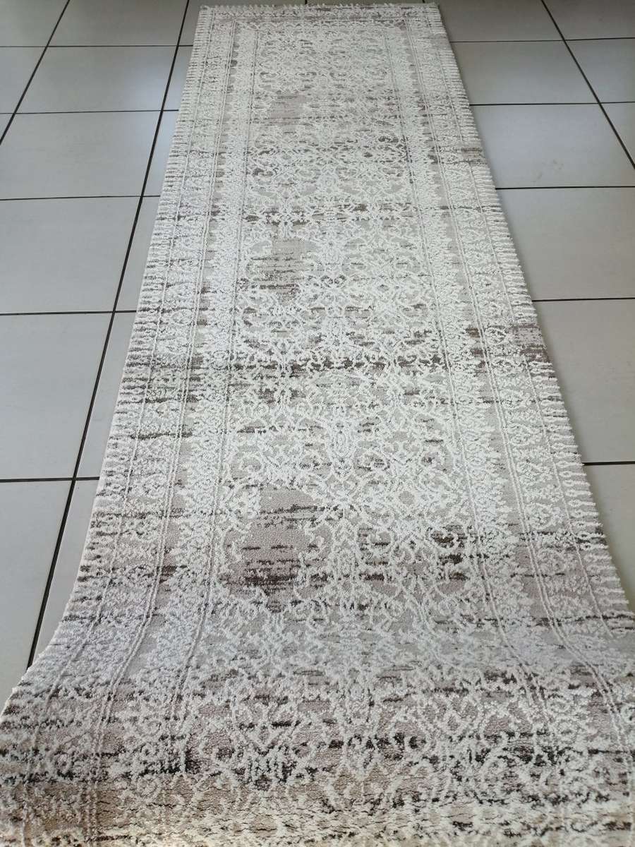 Gorgeous Stunning Premium Runner - 80  X 3M