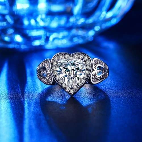 Exquisite 1.30 Carat Heart Shaped Simulated Diamond Ring. Size 6 / M