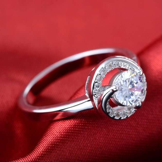 Astounding 1.25 Carat Simulated Diamond Ring. Size 6 / M !!!