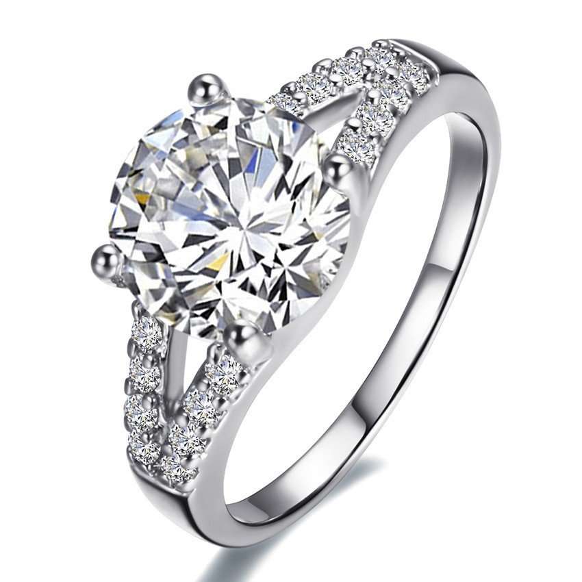 Stunning 2.00 Carat Simulated Diamond Ring. Size : 8 / Q  !!!   3 ON AUCTION!