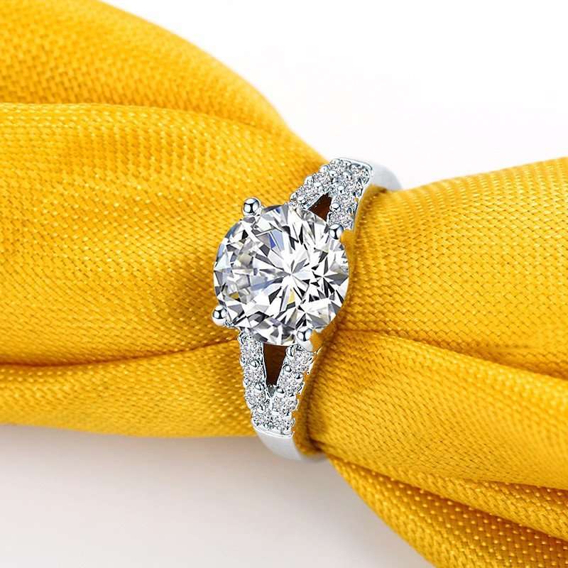 Stunning 2.00 Carat Simulated Diamond Ring. Size : 8 / Q  !!!   3 ON AUCTION!