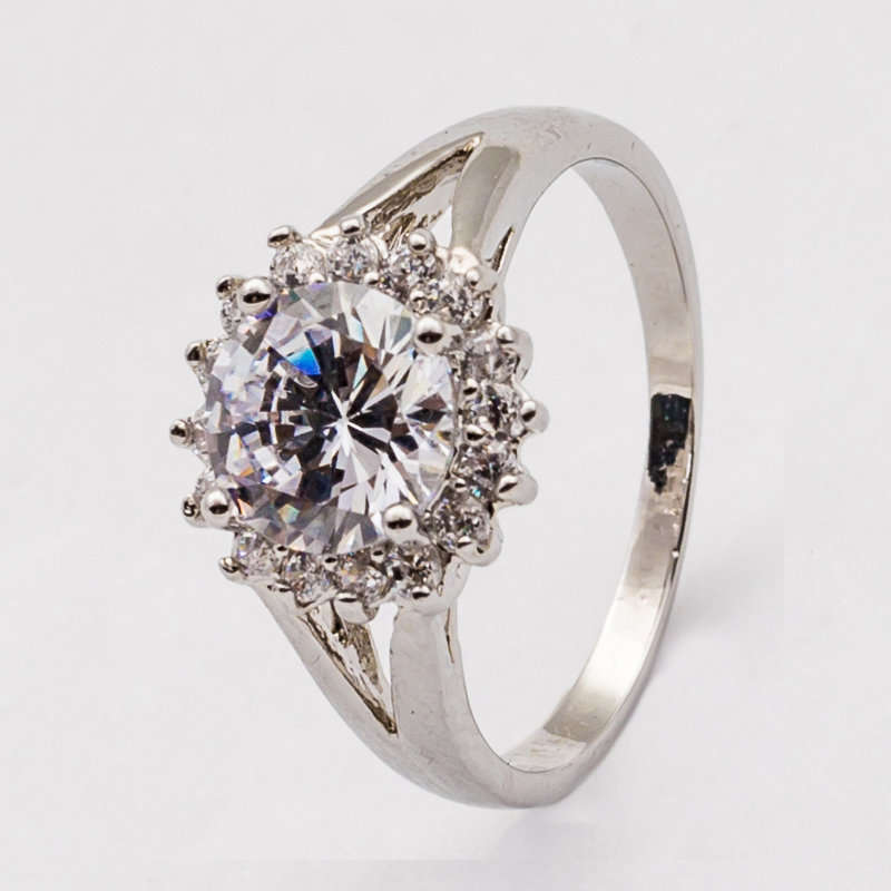 Exquisite 2.25 Carat Simulated Diamond Ring. Sizes Available :  6 ; 7 ; 8 ; 9 !!!