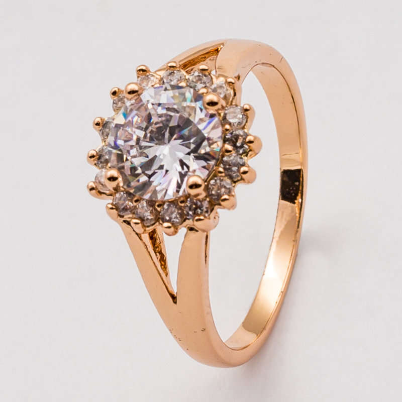 Exquisite 2.25 Carat Simulated Diamond Ring. Size : 6 / M
