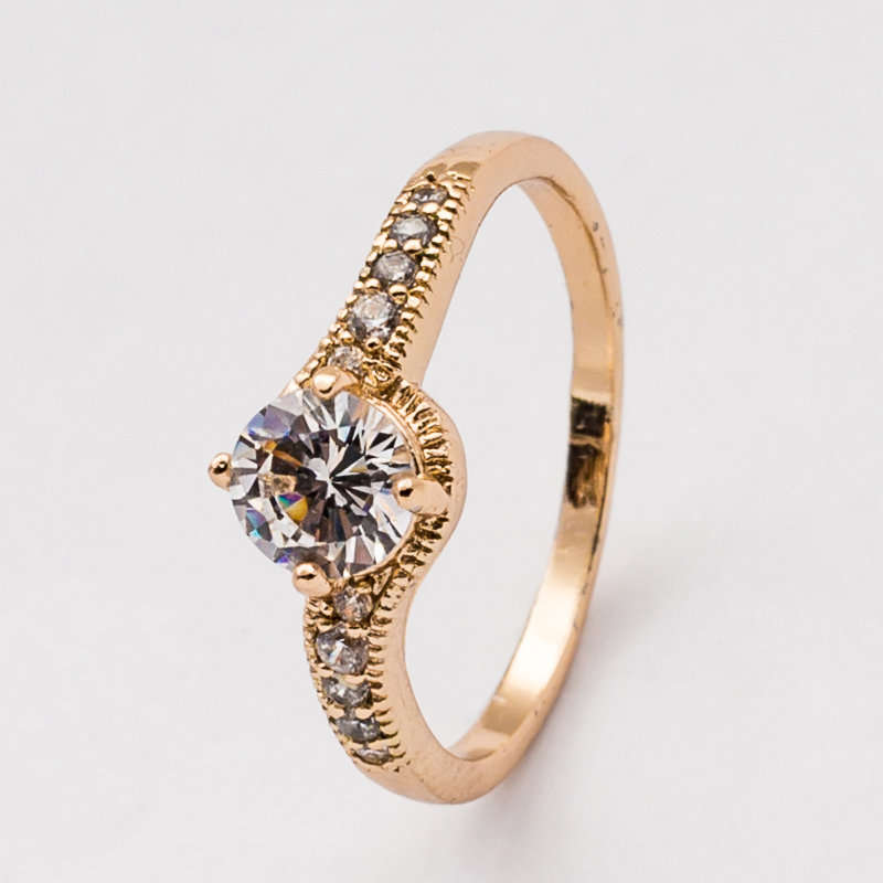 Amazing 1 Carat Simulated Diamond Ring. Sizes Available : 7 ; 8 ; 9 ; 10 !!!