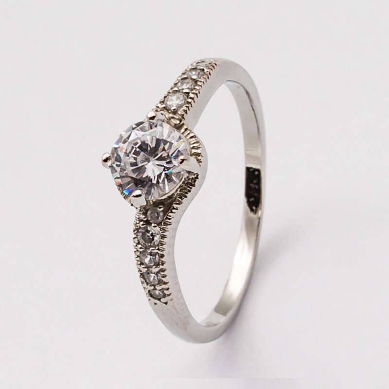 Amazing 1 Carat Simulated Diamond Ring. Sizes Available : 6 ; 7 ; 8 ; 9 ; 10 !!!