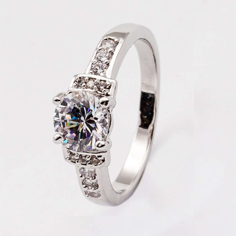 Exquisite 2 Carat Simulated Diamond Ring. Sizes Available :  6 ; 7 ; 9 !!!