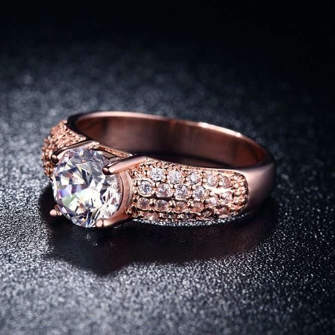 Stunning 1.50 Carat Simulated Diamond Ring. Size 7 / O