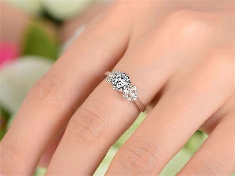 Designer 1.10 Carat Simulated Diamond Ring. Size 7 / O