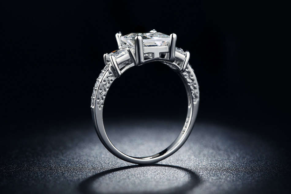 Exquisite 1.70 Carat Simulated Diamond Trio Stone Ring. Size 7 / O