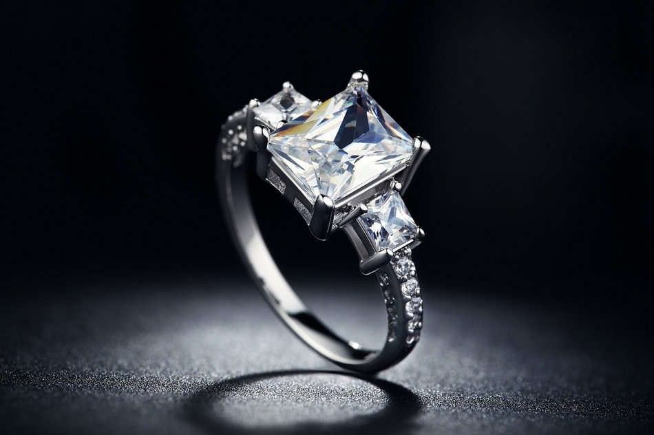 Exquisite 1.70 Carat Simulated Diamond Trio Stone Ring. Size 7 / O