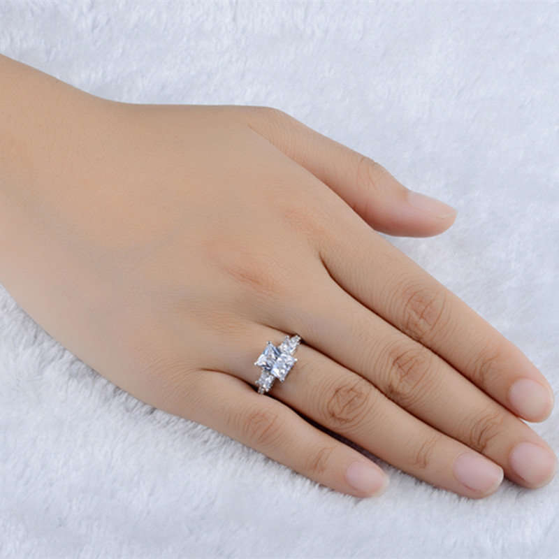 Exquisite 1.70 Carat Simulated Diamond Trio Stone Ring. Size 7 / O