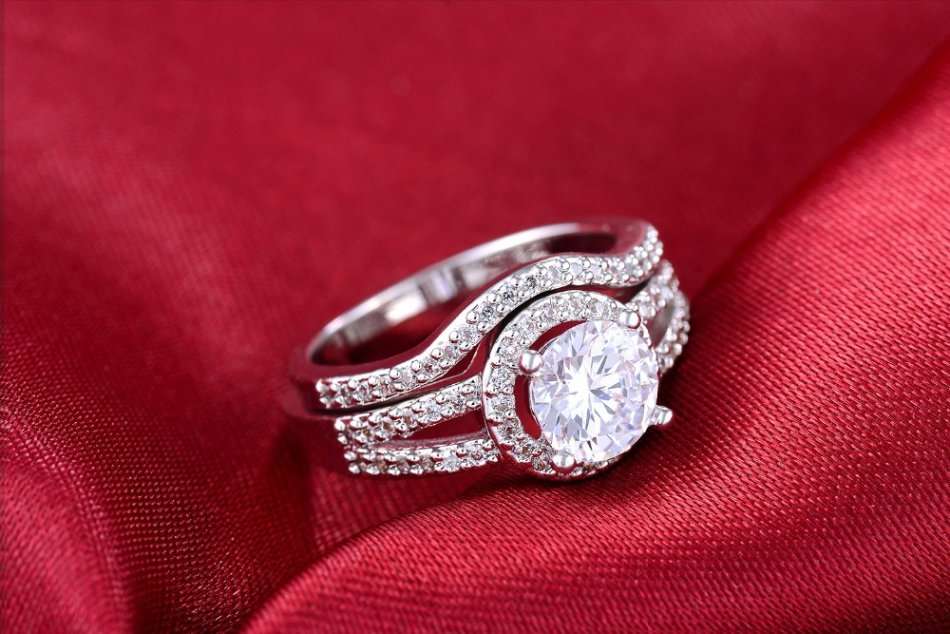 1.60 Carat Simulated Diamond Double-Band Engagement Ring. Size : 8 / Q