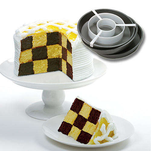4 PIECE CHECKERBOARD CAKE PAN SET