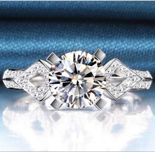 Exquisite 1 Carat Simulated Diamond Ring. Size 8 / Q !!! 2 ON AUCTION!!!