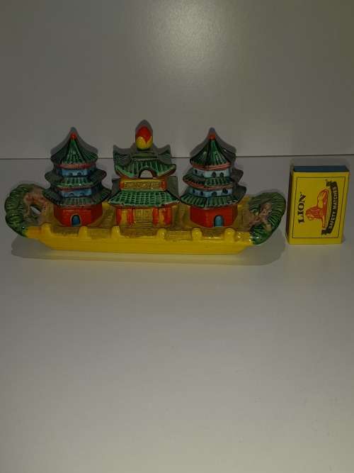 porcelain/ceramic salt and pepper shakers lot 2 free shipping