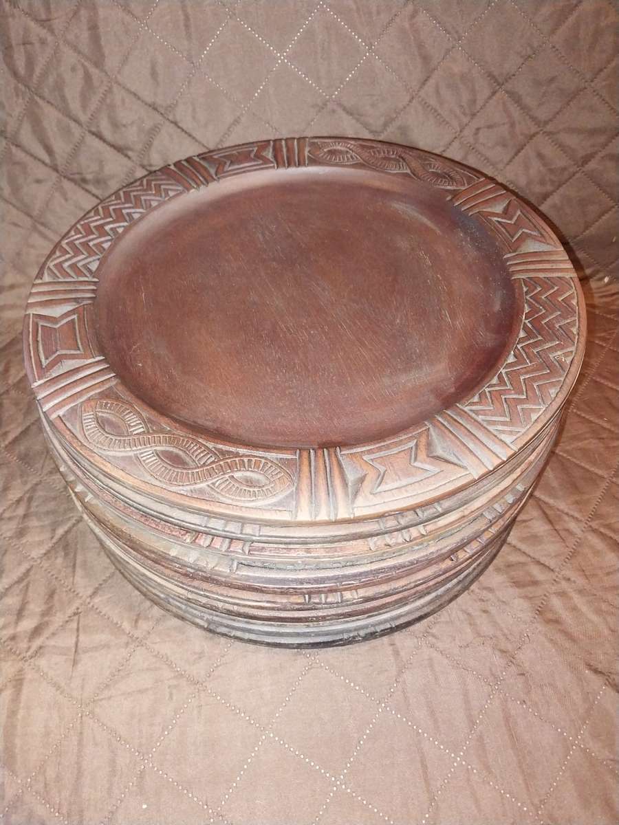 Braai paper plate holder