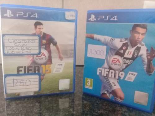 EA Sports Fifa 2019 and EA Sports Fifa 2015 (PS4 Games Bundle)