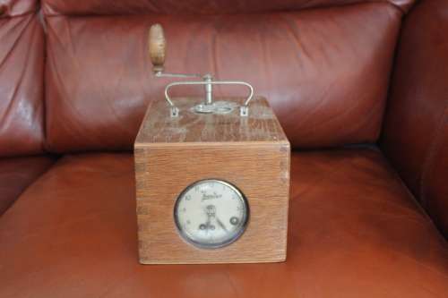 1950`s German Jundes Pigeon Racing Clock in oak case