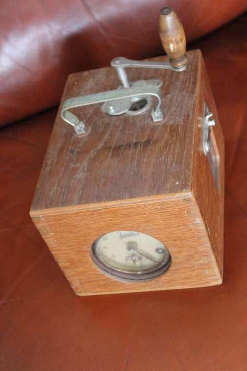 1950`s German Jundes Pigeon Racing Clock in oak case